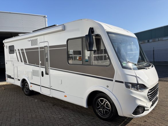 Carado i447 180pk 8-traps Automaat Lengtebedden Hefbed Airco Trekhaak Omvormer