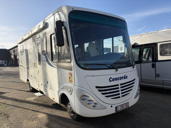 Concorde CARVER 821 3.0 177pk Automaat Queesbed en Hefbed Airco Solar 1e eigenaar