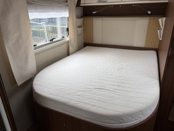 Niesmann+Bischoff Arto 66F 3.0 Automaat Leder Queensbed + Hefbed